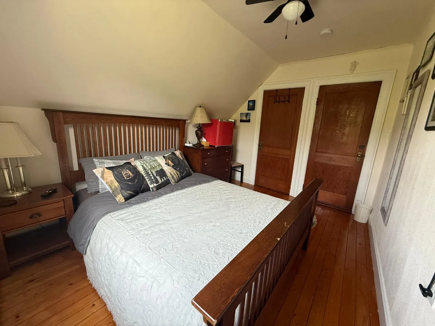The Orchard Room, solid oak bedstead with vaulted ceiling and hardwood floors